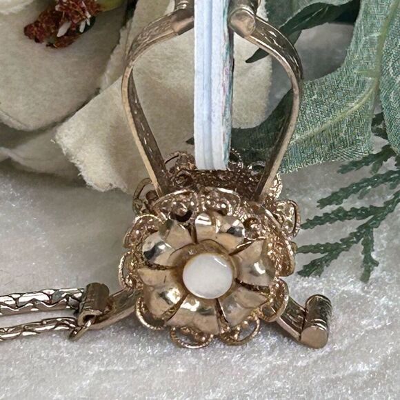 Rare Vtg Glove Purse Scarf Opera Size 3 1/4" Gold-tone Floral Engraved MOP Inset - Picture 6 of 14